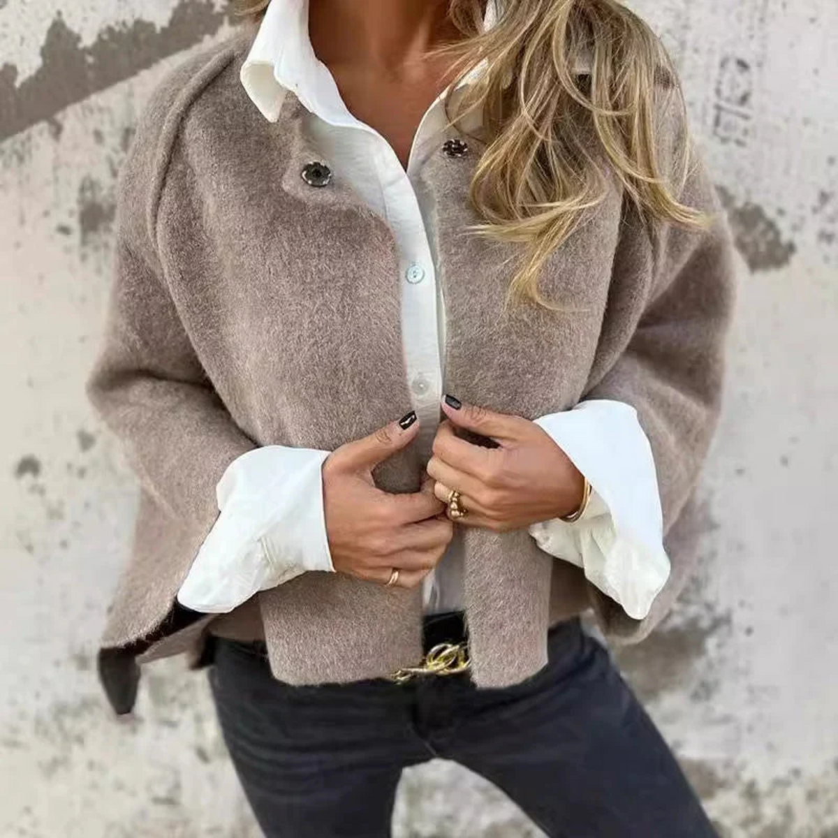 Veloura™ | Elegant Wool Coat with Timeless Charm