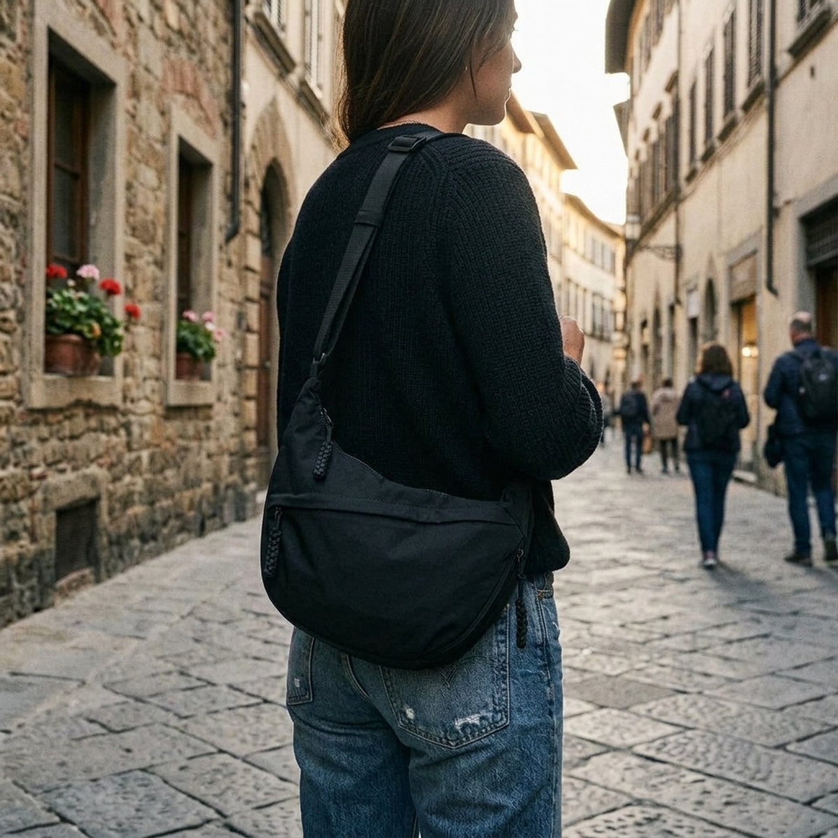 Runa™ – Adjustable Crossbody Shoulder Bag with Anti-Theft Design